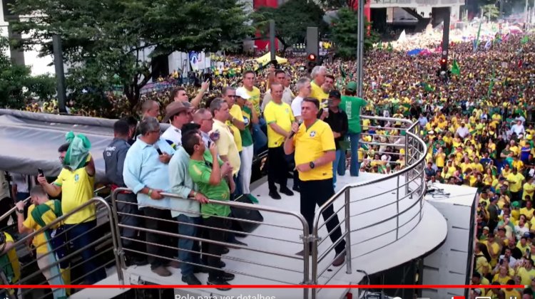 Ato a favor de Bolsonaro reúne milhares de apoiadores na Avenida Paulista