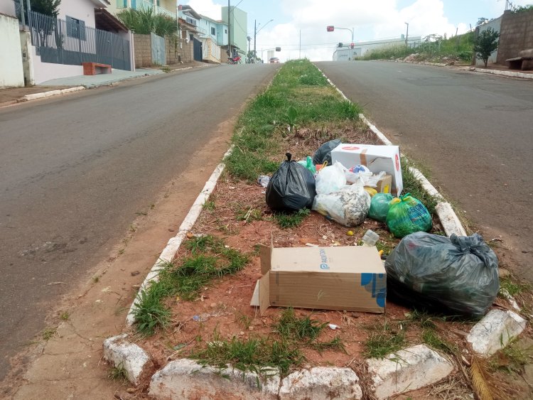 LIXÃO urbano por toda a cidade de Nova Resende