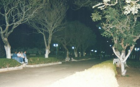 A Praça Santa Rita de Nova Resende em 1999.