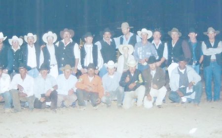 Rodeio de 1999 em Nova Resende/MG - Comissão Organizadora e Peões.