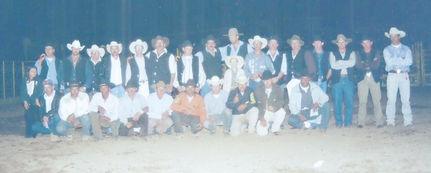 Rodeio de 1999 em Nova Resende/MG - Comissão Organizadora e Peões.