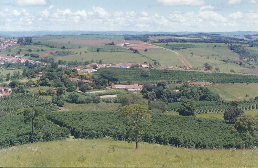 Vista do HM Santa Rita e Bairro Mundo Novo em 1999, Nova Resende, Minas Gerais