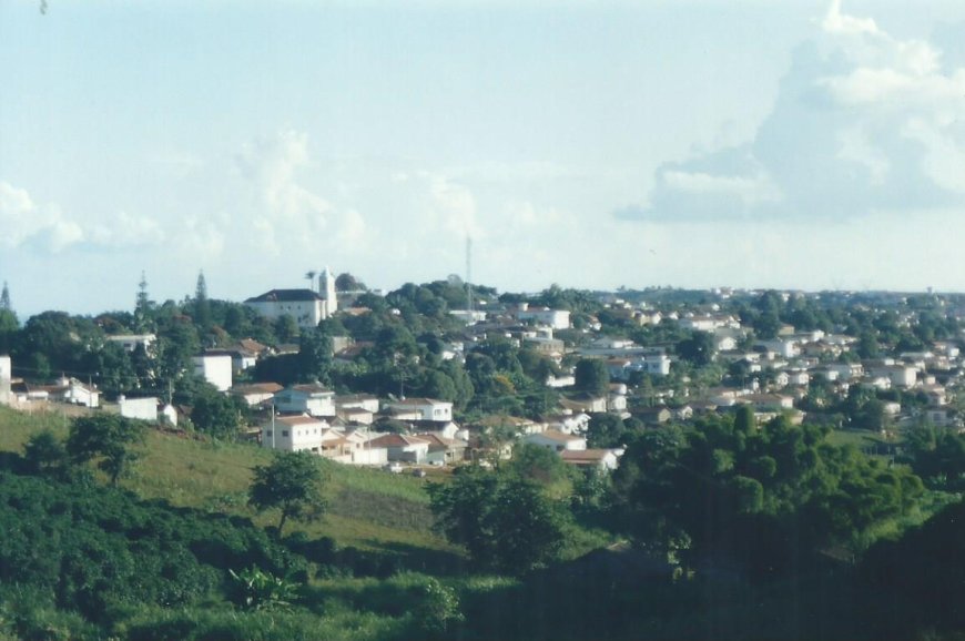 Nova Resende, Sudoeste de Minas Gerais, em janeiro de 2000 - Vista do alto da cidade.