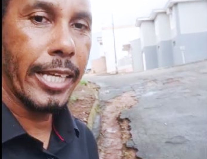 Via urbana se DESFAZENDO em bairro de Nova Resende sudoeste de Minas Gerais